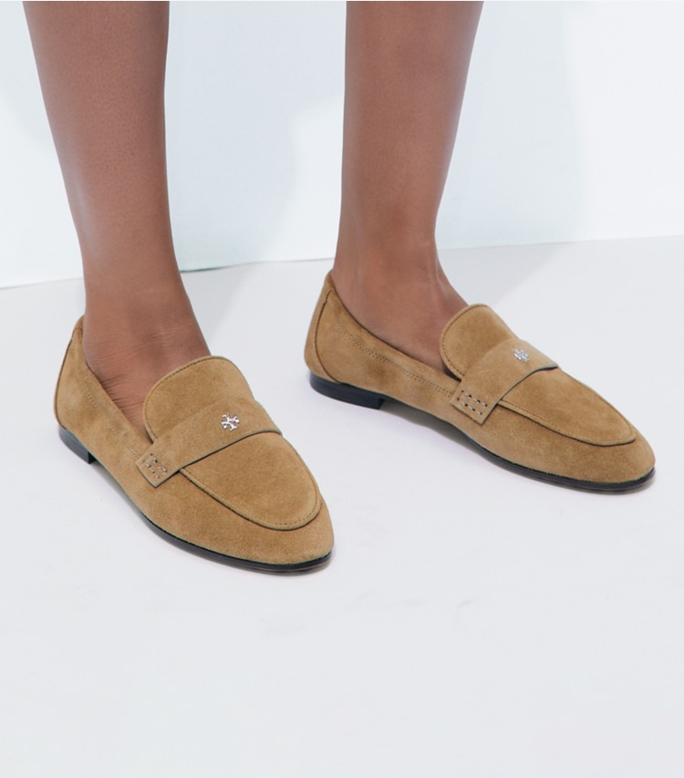 Tory Burch designer loafers Ballerina-Loafer in RIVER ROCK accessory on model