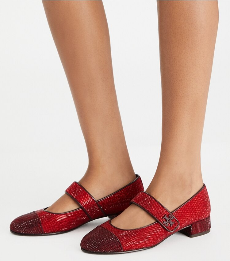 Tory Burch designer mocassini Ballerina Mary Jane con punta, tacco e pavé in RUBY / PLUM accessory on model