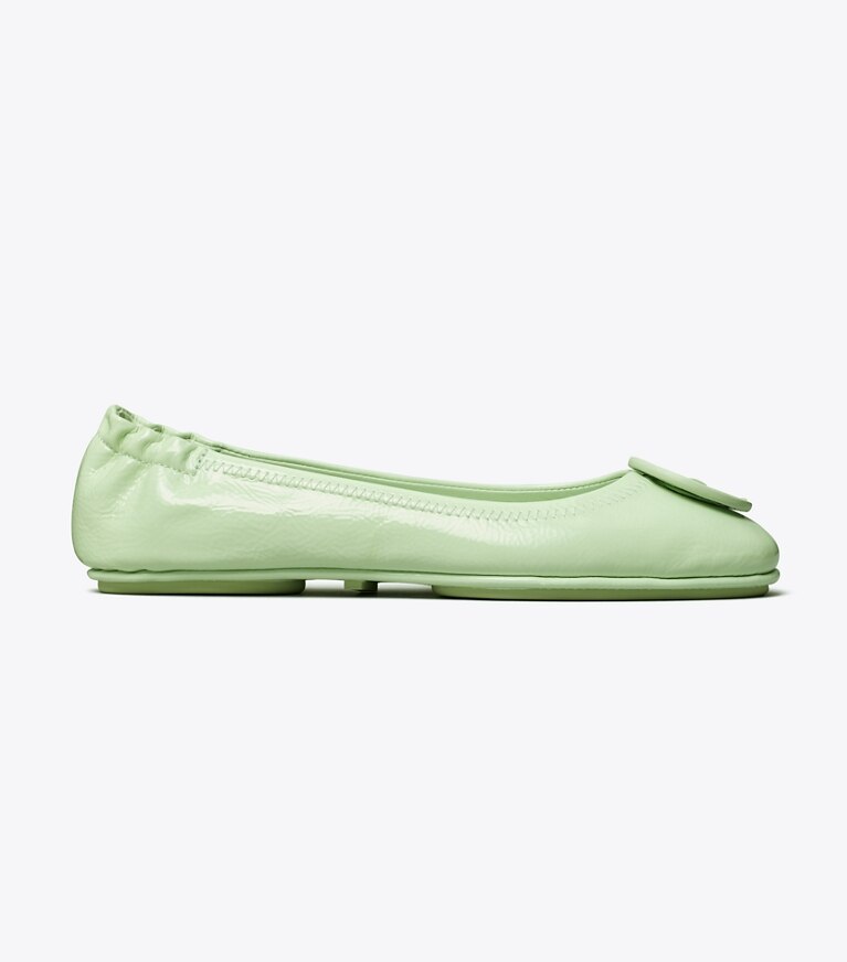 Tory Burch designer mocassini Ballerina Minnie da viaggio in pelle verniciata in MEADOW MIST / MEADOW MIST- PATENT angle