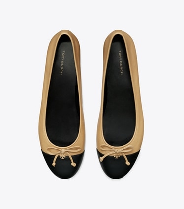 Tory Burch designer loafers Ballerina mit Zehenkappe in GINGER SHORTBREAD / PERFECT BLACK von oben