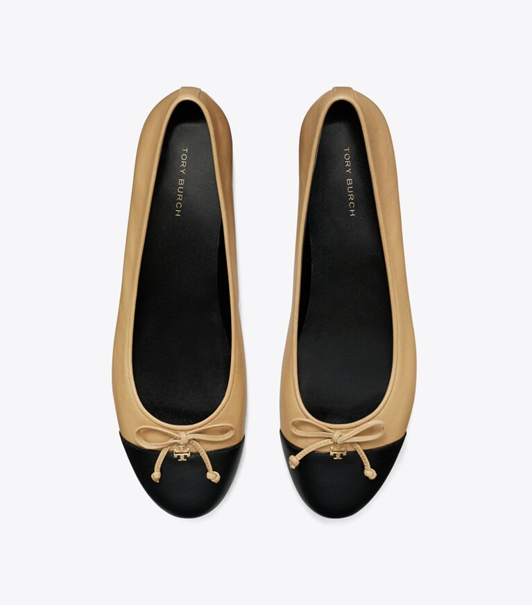 Tory Burch designer loafers Ballerina mit Zehenkappe in GINGER SHORTBREAD / PERFECT BLACK angle