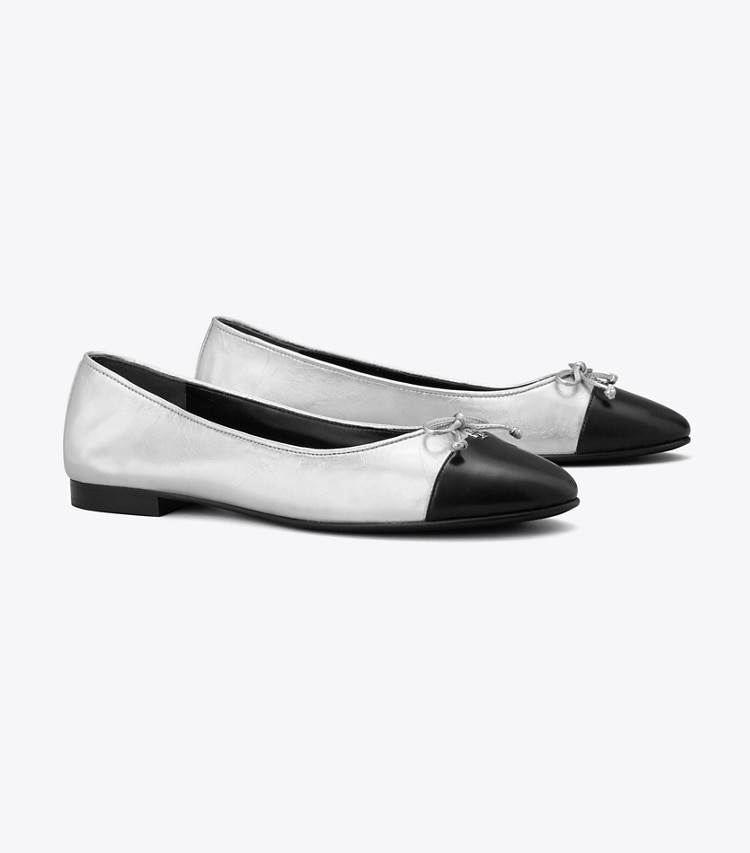 Tory Burch diseñador zapatos planos Ballerinas con puntera en SILVER / PERFECT BLACK ángulo