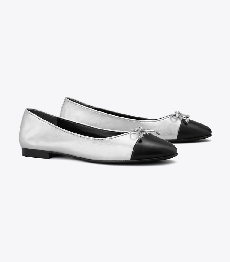Tory Burch diseñador zapatos planos Ballerinas con puntera en SILVER / PERFECT BLACK ángulo
