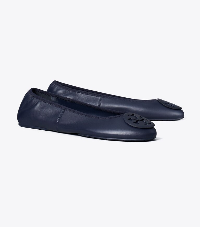 Tory Burch diseñador zapatos planos Ballerinas de viaje Reva en NEW NAVY / NEW NAVY ángulo