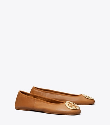 Tory Burch diseñador zapatos planos Ballerinas de viaje Reva en PECAN PRALINE / GOLD ángulo