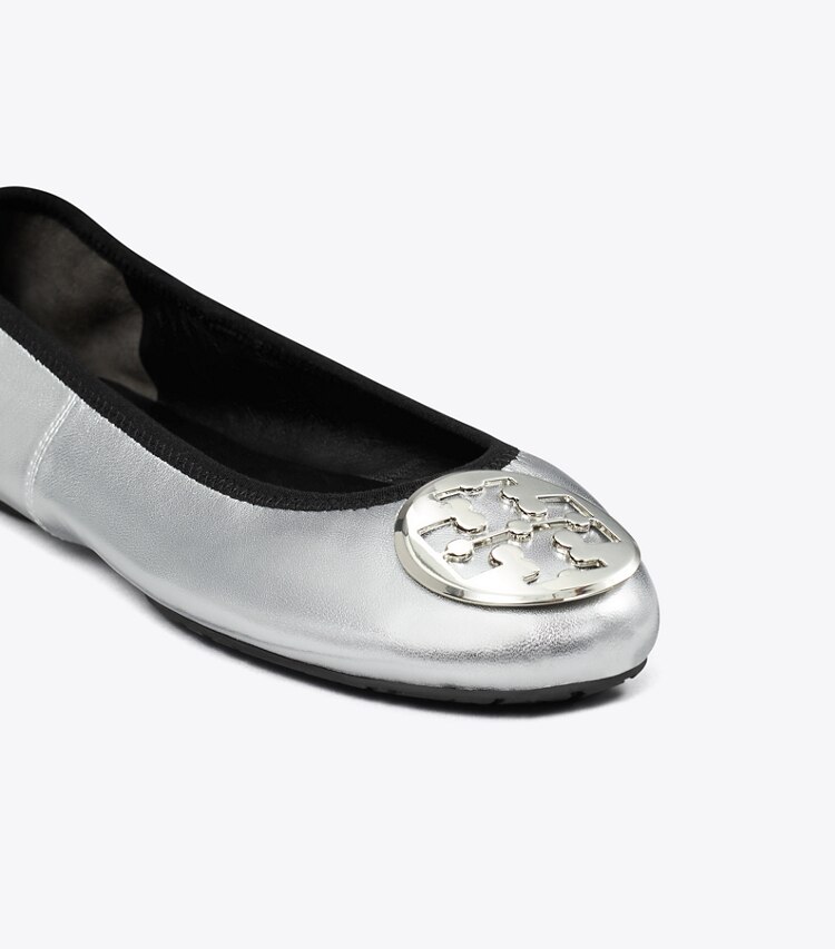 Tory Burch diseñador zapatos planos Ballerinas de viaje Reva en SILVER / SILVER detalle