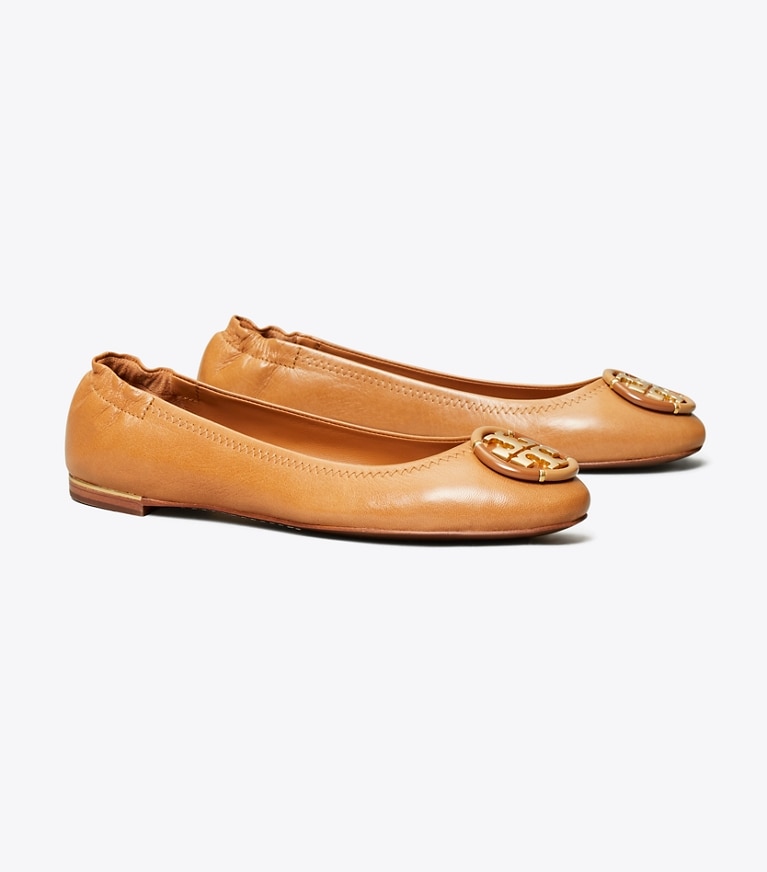 Tory Burch diseñador zapatos planos Ballerinas Multi-logo en Tan ángulo