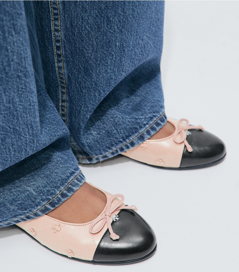 Tory Burch diseñador calzado plano Ballerinas planas Bunny Knot con puntera en ROSE / BLACK adicional en modelo