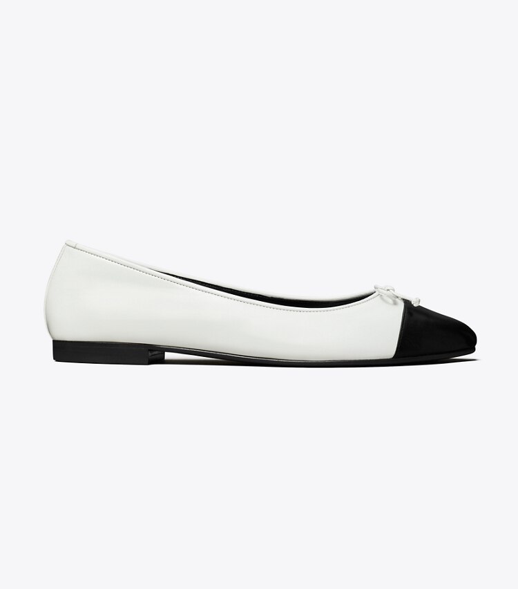 Tory Burch designer mocassins Ballerine à bout contrastant dans CLOUD / PERFECT BLACK de côté