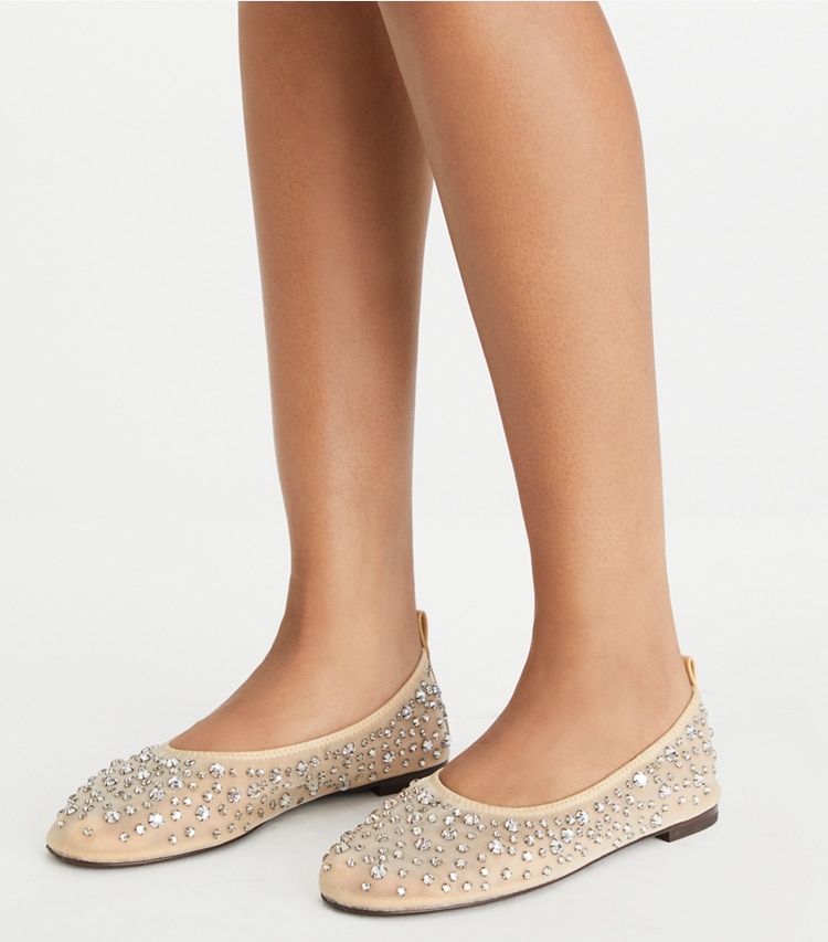 Tory Burch designer mocassini Ballerine con cristalli in SHEER accessory on model