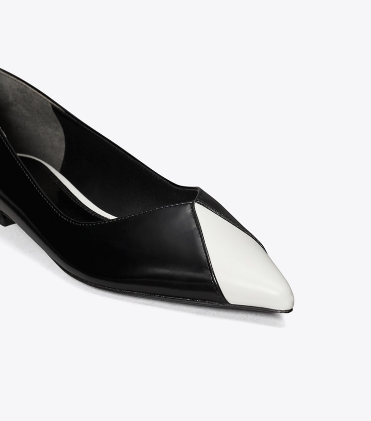 Tory Burch designer mocassins Ballerine pointue Triangle dans PERFECT BLACK / SALT détails
