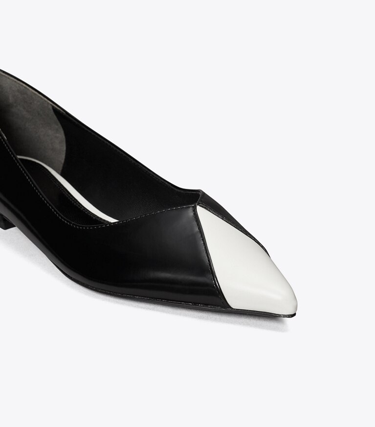 Tory Burch designer mocassins Ballerine pointue Triangle dans PERFECT BLACK / SALT détails