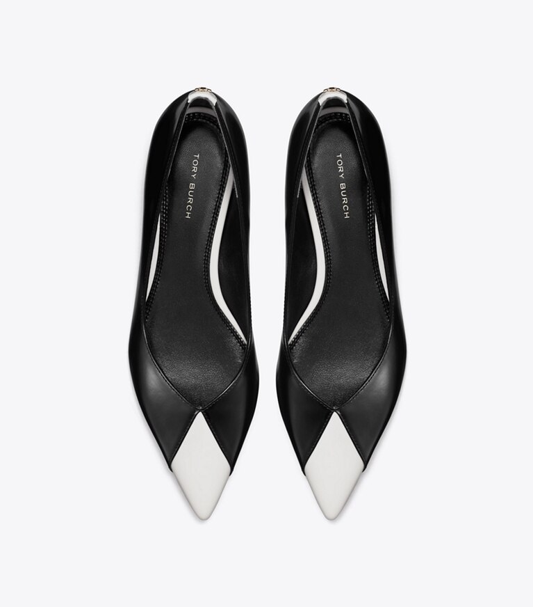 Tory Burch designer mocassins Ballerine pointue Triangle dans PERFECT BLACK / SALT vue du dessus