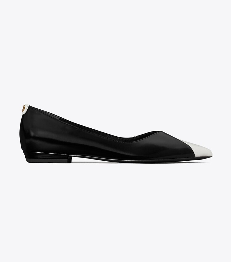 Tory Burch designer mocassins Ballerine pointue Triangle dans PERFECT BLACK / SALT de côté