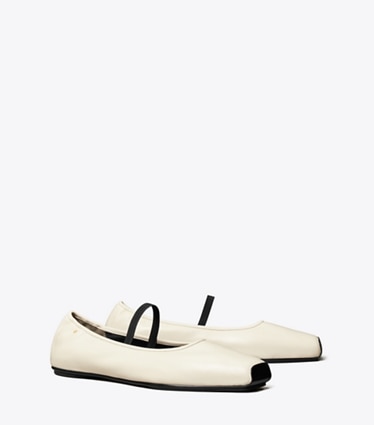 Tory Burch designer flats Ballerine Runway dans NEW IVORY / PERFECT BLACK angle