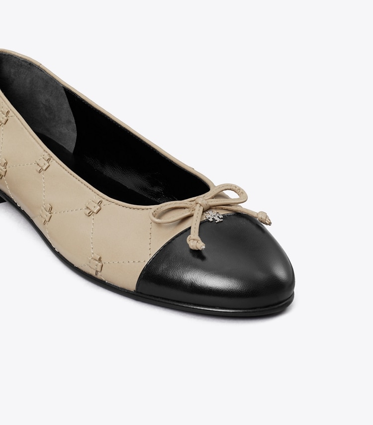 Tory Burch designer mocassins Ballerines Bunny Knot à bout contrasté in SOFT CEMENT / PERFECT BLACK informations
