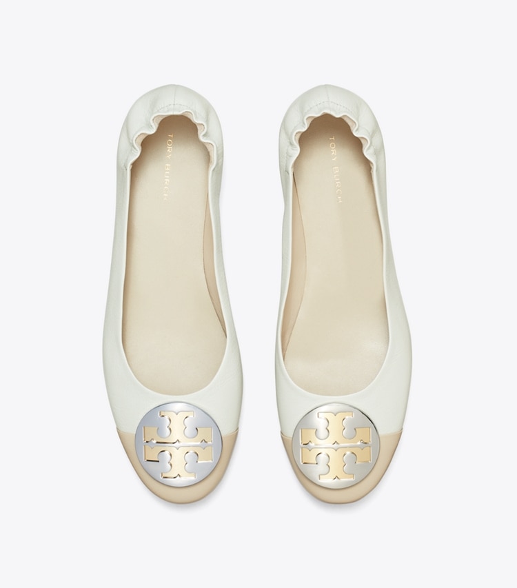 Tory Burch designer mocassins Ballerines Claire à bout contrasté in FEATHER GRAY / TORTORA dessus