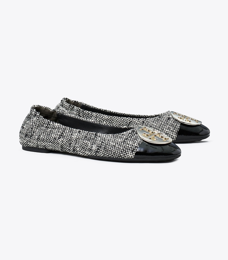 Tory Burch designer mocassins Ballerines Claire à bout contrastant dans PERFECT BLACK / NEW IVORY angle