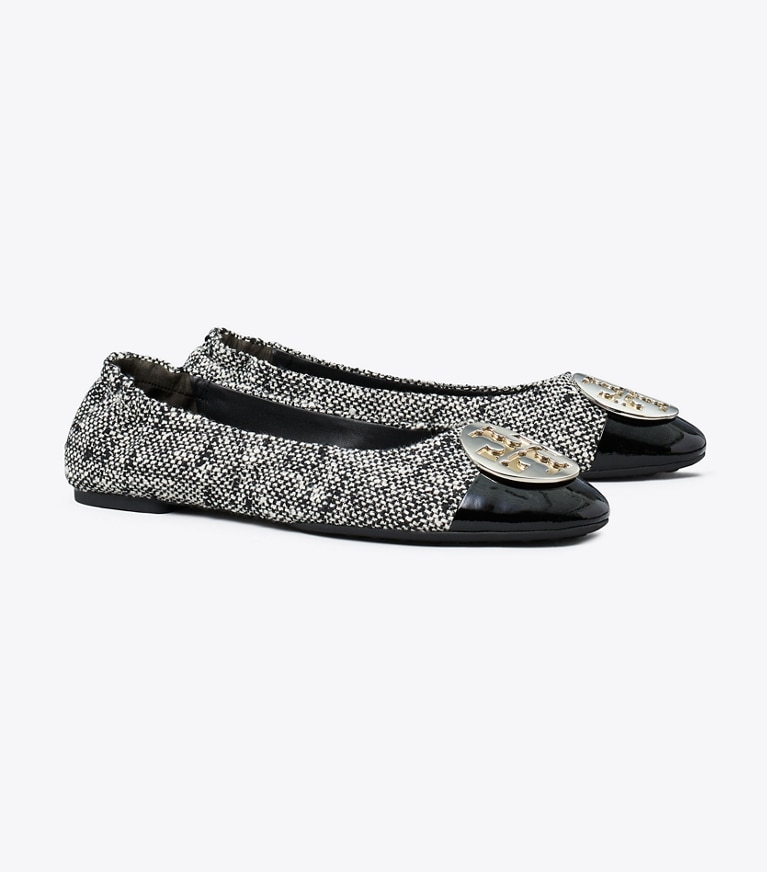 Tory Burch designer mocassins Ballerines Claire à bout contrastant dans PERFECT BLACK / NEW IVORY angle