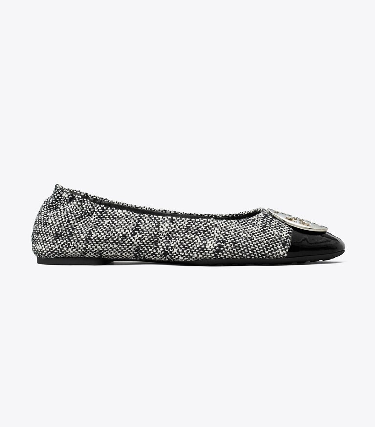 Tory Burch designer mocassins Ballerines Claire à bout contrastant dans PERFECT BLACK / NEW IVORY de côté