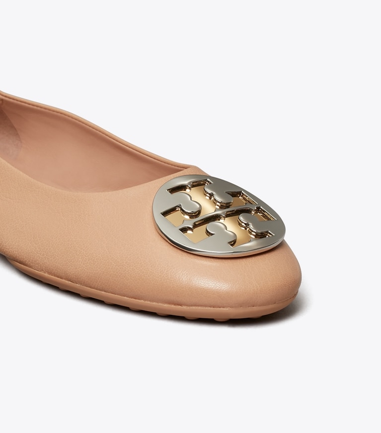 Tory Burch designer mocassins Ballerines Claire in LIGHT SAND angle