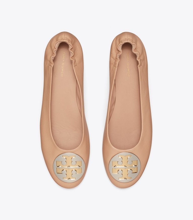 Tory Burch designer mocassins Ballerines Claire in LIGHT SAND angle