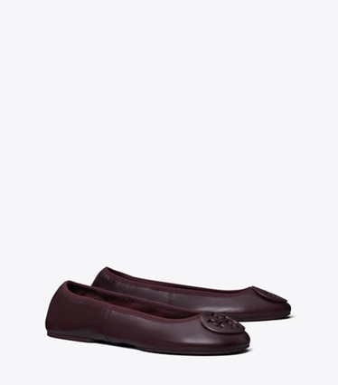 Tory Burch designer mocassins Ballerines de voyage Reva in DARK CARMINE / DARK CARMINE angle