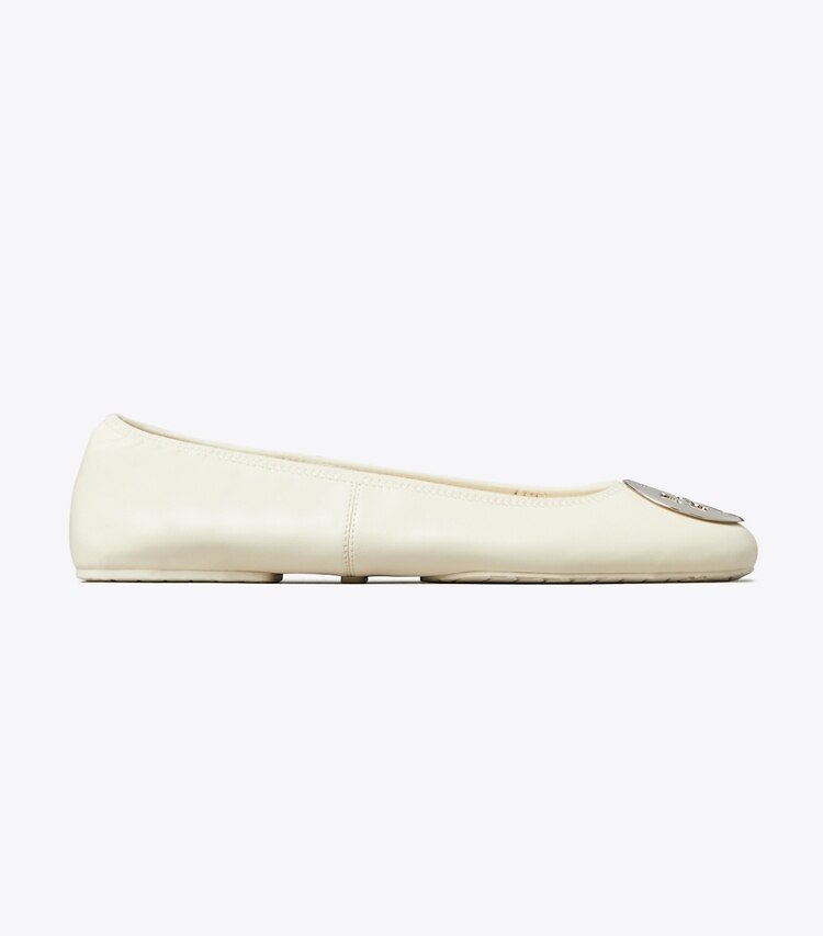 Tory Burch designer mocassins Ballerines de voyage Reva in LIGHT CREAM / SILVER side