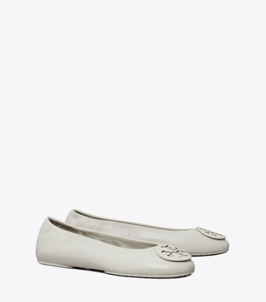Tory Burch designer mocassins Ballerines Reva Travel dans Dove Gray angle