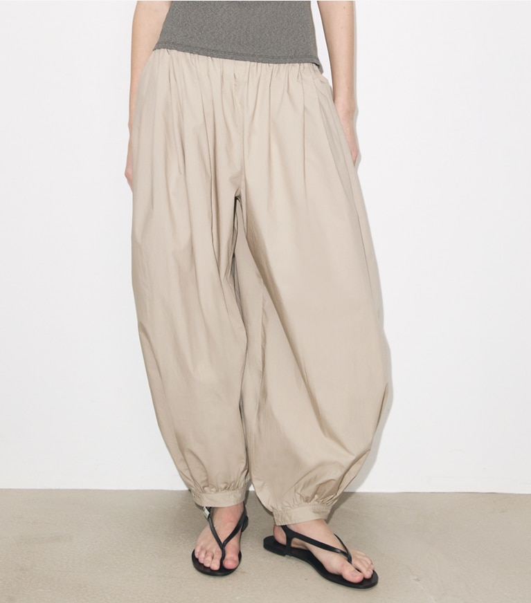 Tory Burch designer bottoms Balloon Pants in Gray on model detail