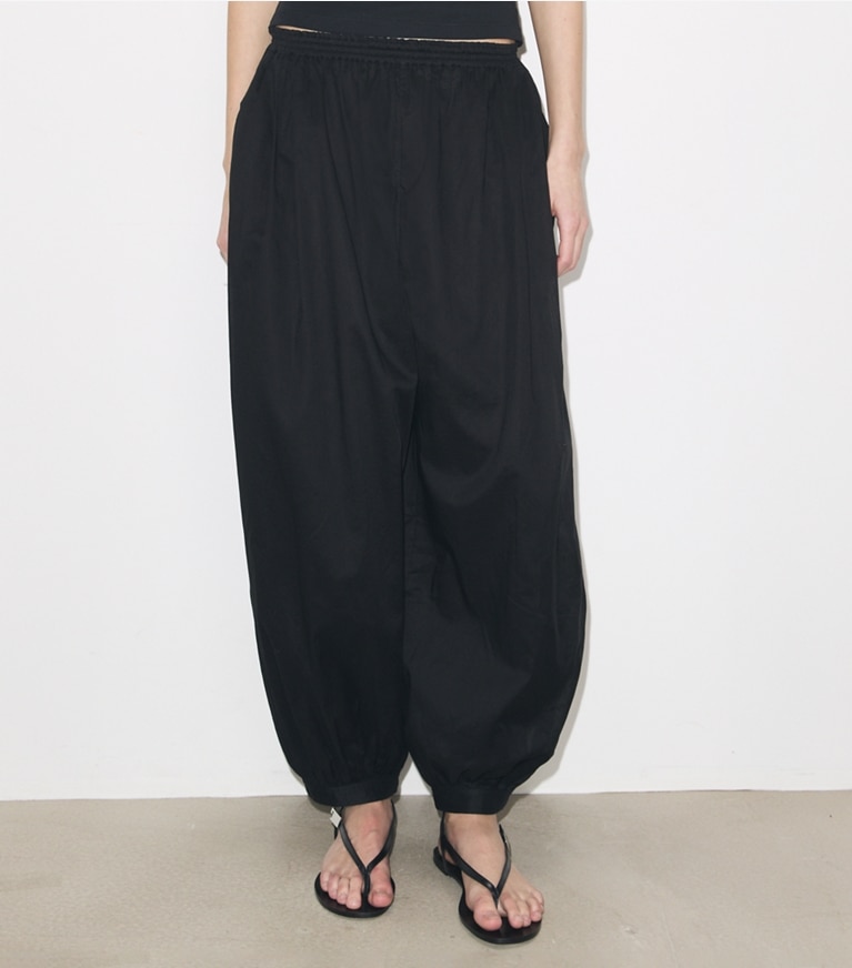 Tory Burch designer bottoms Balloon Pants in BLACK on model detail
