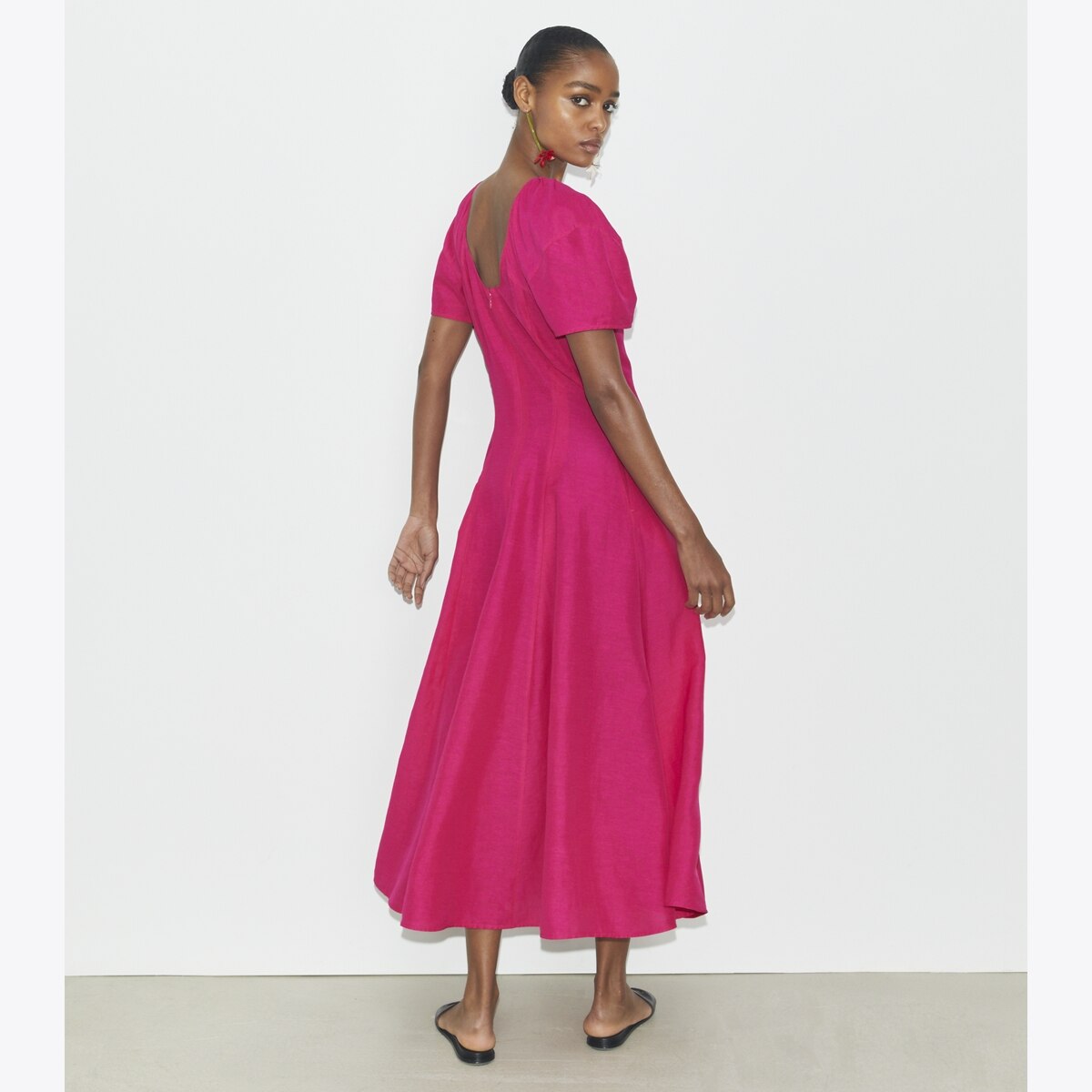 balloon-sleeve-linen-dress-on-