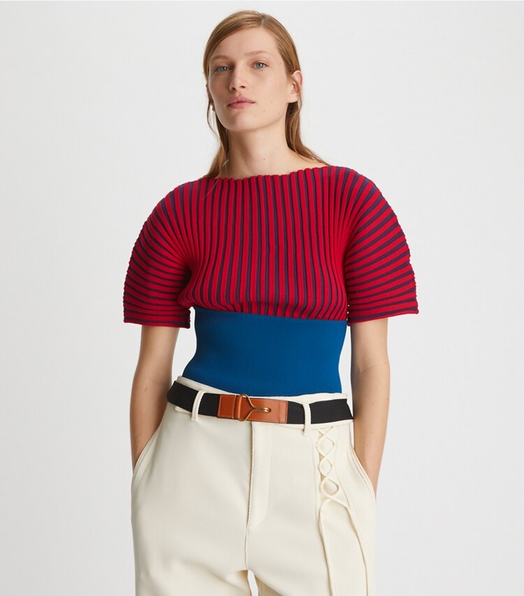 Tory Burch diseñador suéteres Bandeau acanalado en Dark Sea en el modelo (detalle)