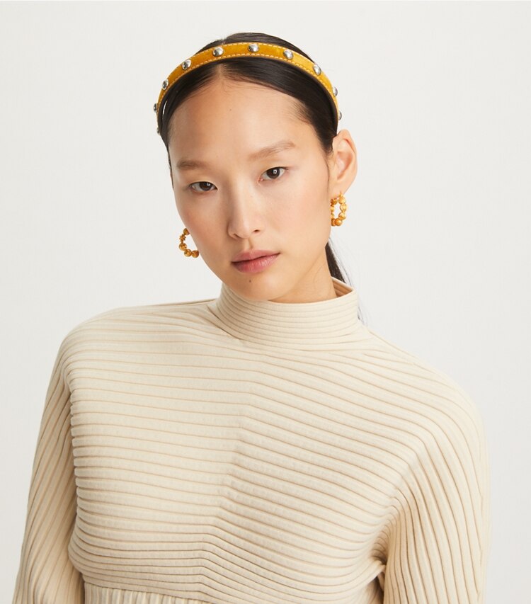 Tory Burch designer épingles à cheveux Bandeau clouté dans Antique Tory Silver/Mustard accessoire sur le modèle