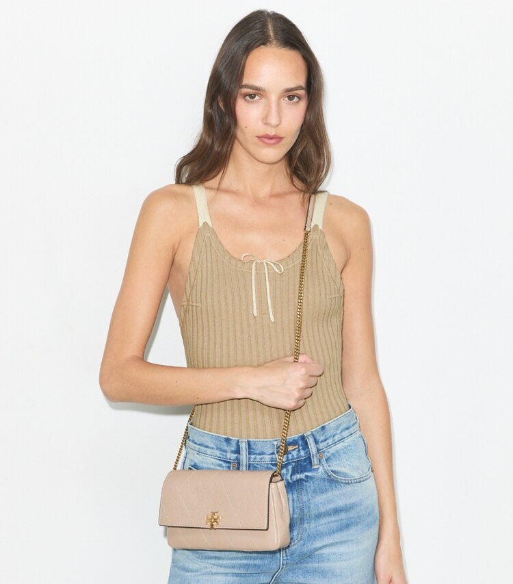 Tory Burch diseñador bolsos bandolera Bandolera acolchado con cadena Charlie en Soft Cement accesorio en modelo