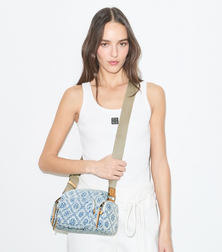 Tory Burch diseñador bolsos bandolera Bandolera de denim con bolsillo y monograma T en Powder Blue accesorio en modelo