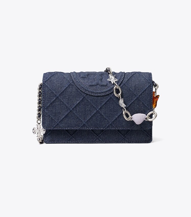 Tory Burch diseñador bolsos bandolera Bandolera de denim con dijes y cadena Fleming en Blue frente