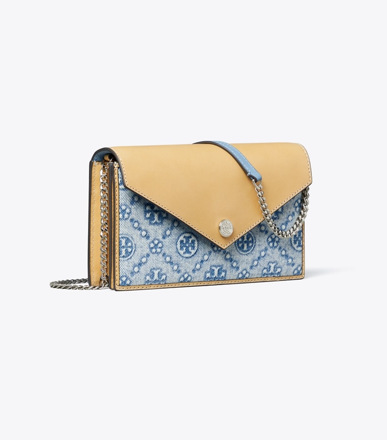 Tory Burch diseñador bolsos bandolera Bandolera tipo sobre de denim con monograma de T en Seltzer ángulo