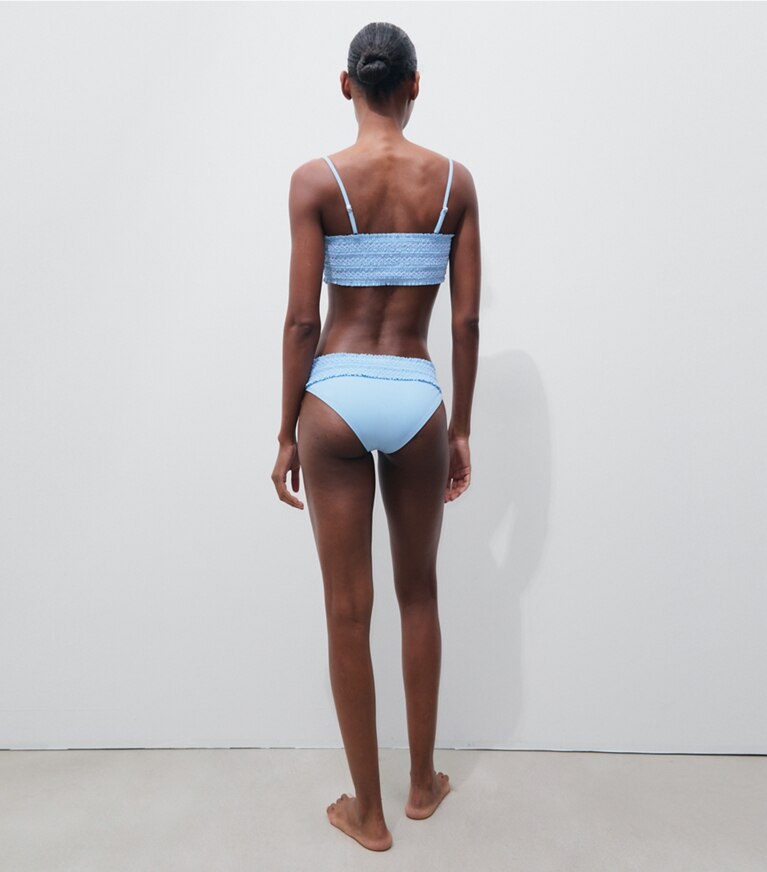 Tory Burch designer deux pieces Bas de bikini smocké Costa in Washed Sky / White on model back