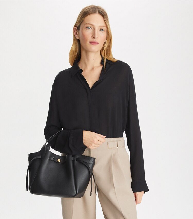 Tory Burch designer borse shopping Bauletto Romy in Black accessory on model