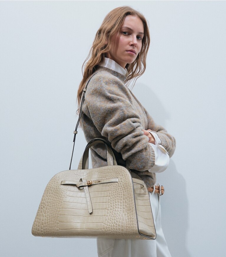 Tory Burch designer sac à main Bauletto Romy embossé motif croco dans Light Hickory supplémentaire sur le modèle
