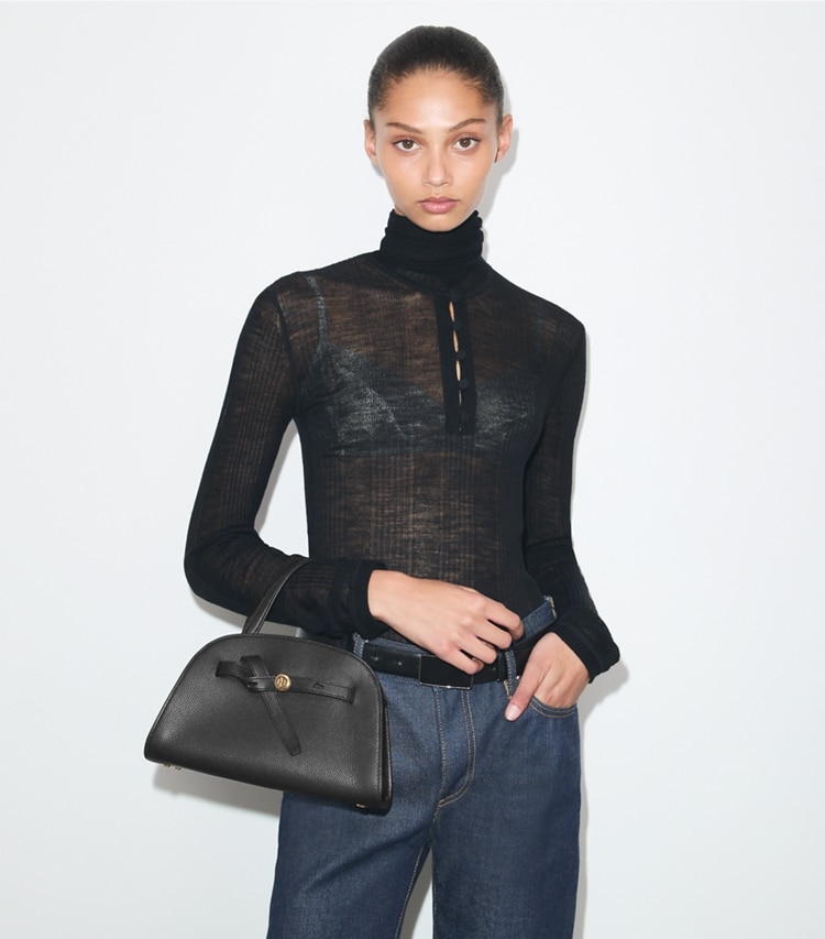 Tory Burch designer borse a spalla Bauletto Romy piccolo in Black accessory on model