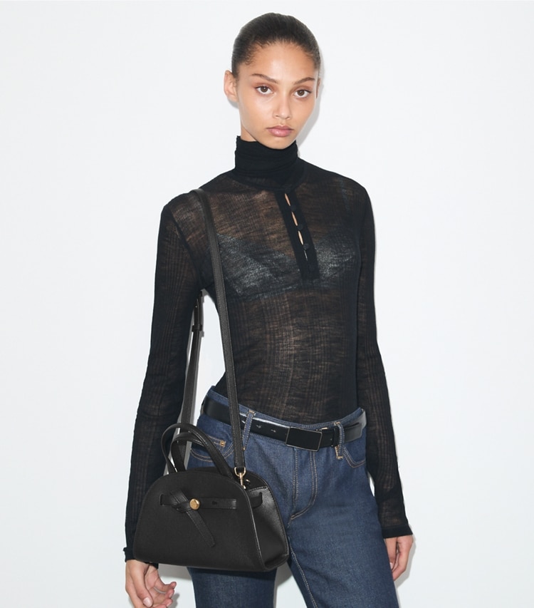 Tory Burch designer borse a spalla Bauletto Romy piccolo in Black additional on model