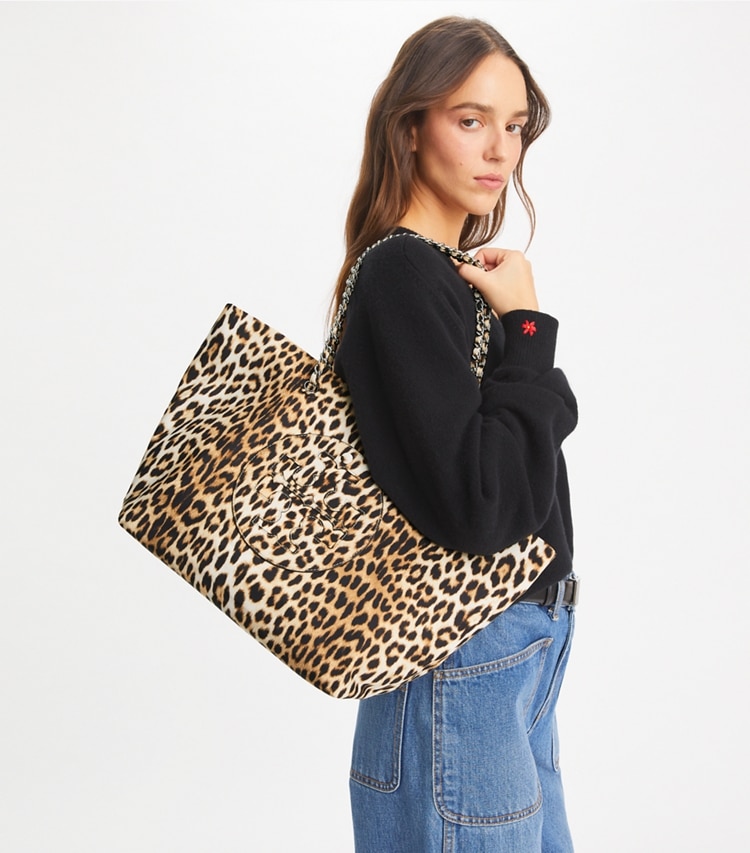 Tory Burch designer tote bags Bedruckte Ella Tote Bag mit Kette in Multi accessory on model