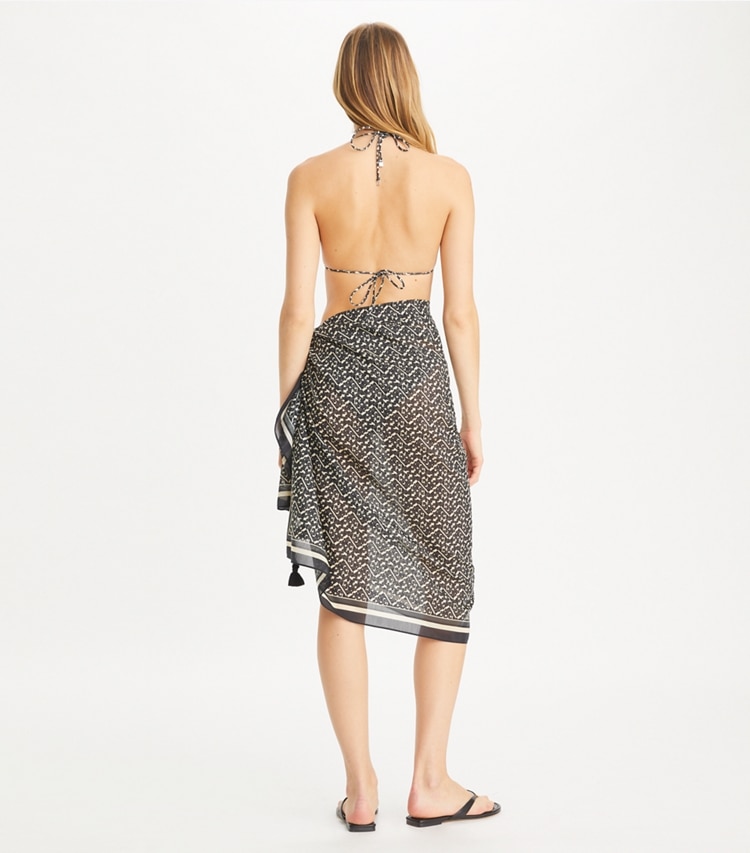 Tory Burch designer strandmode Bedruckter Pareo in Black Prismatic T Monogram Small on model back
