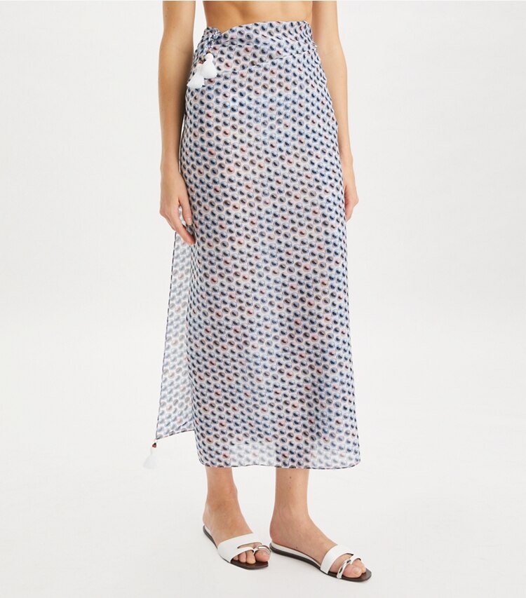 Tory Burch designer strandmode Bedruckter Seidenpareo in Blue Candy Dots on model detail