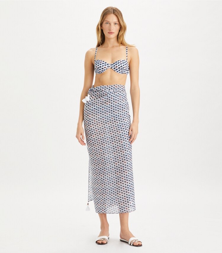 Tory Burch designer strandmode Bedruckter Seidenpareo in Blue Candy Dots modell von vorn