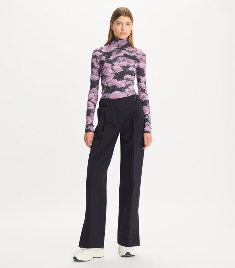 Tory Sport designer oberteile Bedruckter Stehkragenpullover aus Jersey in Pink Pixel Floral modell von vorn