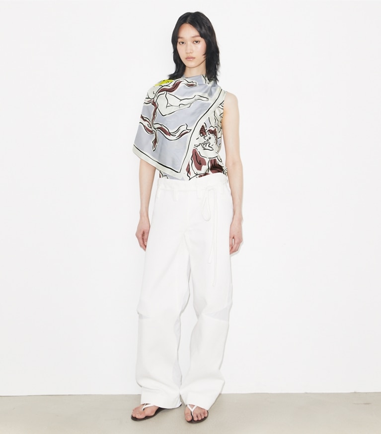 Tory Burch designer oberteile Bedrucktes Capeoberteil aus Seide in Lilac Cherubs modell von vorn