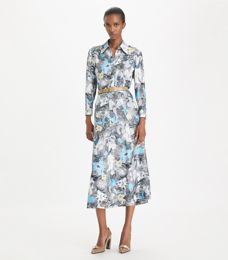 Tory Burch designer oberteile Bedrucktes Seidenhemd mit Manschetten in Blue Tripped Out Flowers modell von vorn